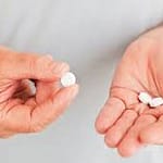 هل تفرط فى تناول الأسبرين؟.. تعرف على المخاطر وما يجب فعله