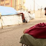 “نحاول البقاء على قيد الحياة”، معاناة يومية للنازحين في غزة في ظل إغلاق المعابر وندرة المساعدات