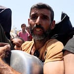 غزة – الوضع أكبر من الكارثة والفرق الطبية تُمنع من دخول القطاع