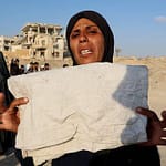 بين القذائف والجوع – نساء غزة يواجهن الموت بحثا عن الطعام