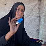 “سأموت بدون جهاز الاستنشاق”: أمراض تنفسية تهدد نازحات غزة بسبب الأفران البدائية