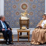في زيارة إلى مسقط، الأمين العام يشيد بالدور الدبلوماسي لعُمان ويبحث ملف اليمن والموظفين المحتجزين