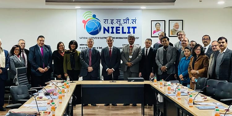وزير الاتصالات يبحث مع المدير العام للمعهد الوطنى للإلكترونيات وتكنولوجيا المعلومات بالهند التعاون فى مجال بناء القدرات الرقمية